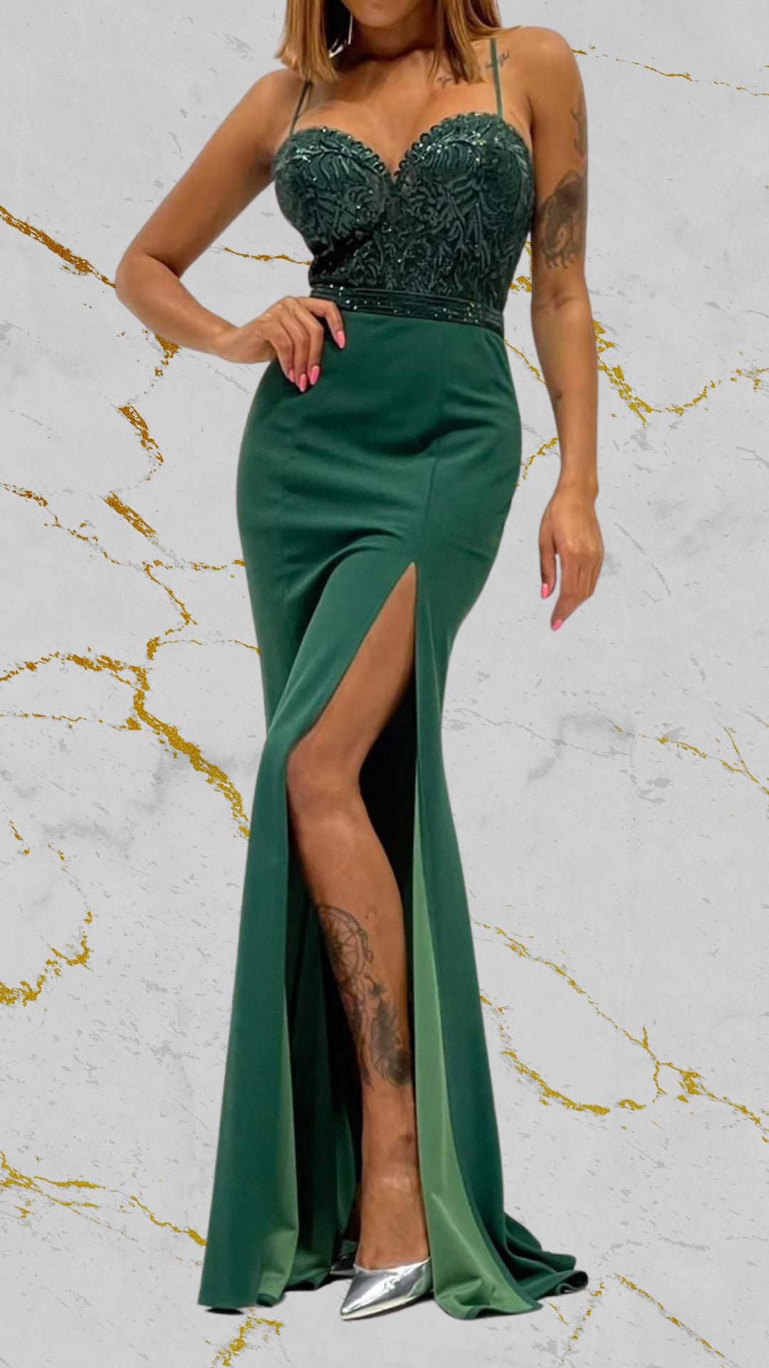 Robe verte avec fente